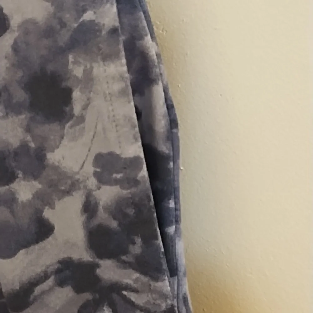 AMBRIELLE 2-PIECE WOMEN'S PAJAMAS, VERY SOFT, BLUE FLORAL PRINT. NWOT